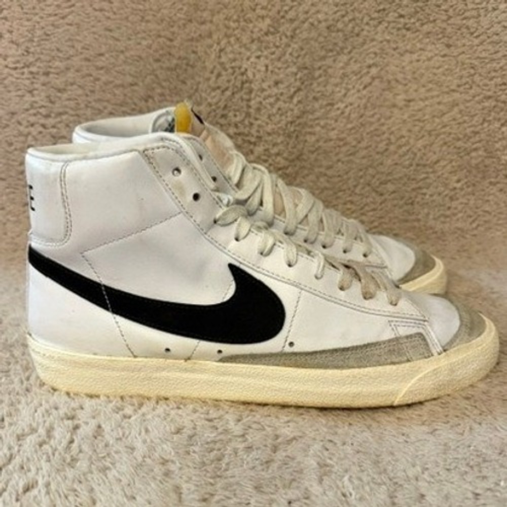 Nike Blazer Mid 77 Vintage Mens 9 White Black Sail BQ6806-100 High Top Sneakers